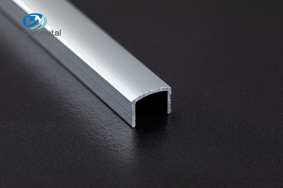 L'épaisseur en aluminium de la Manche 0.8-1.2mm de profil de T5 U a anodisé poli